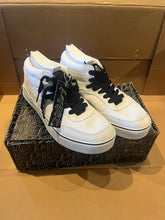 Load image into Gallery viewer, **NOS Lotek Coastal Shoes - Size 10 - White **NOS