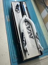 Load image into Gallery viewer, Elevn 8.0 Pro Chromo BMX Fork - 1,1/8” - 20mm dropouts- white