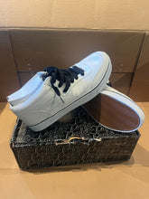 Load image into Gallery viewer, **NOS Lotek Coastal Shoes - Size 10 - White **NOS