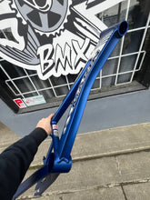 Load image into Gallery viewer, NOS Marin MBX500 Race Frame 20.75” top tube