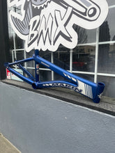 Load image into Gallery viewer, NOS Marin MBX500 Race Frame 20.75” top tube