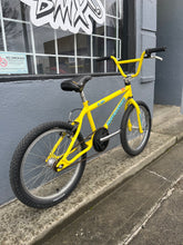 Load image into Gallery viewer, **USED** Hoffman Flash 1997 or 98?