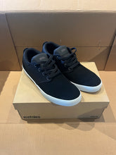 Load image into Gallery viewer, **New Old Stock** Etnies Jameson MT - Black / White - size 8.5 -Chase Hawk colourway
