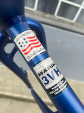 Load image into Gallery viewer, NOS Marin MBX500 Race Frame 20.75” top tube
