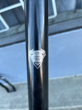Load image into Gallery viewer, NOS Bombshell F1 Carbon Cruiser Race Fork , 10mm , 24”
