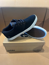 Load image into Gallery viewer, **New Old Stock** Etnies Jameson MT - Black / White - size 8.5 -Chase Hawk colourway
