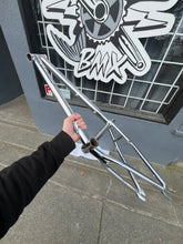 Load image into Gallery viewer, NOS 2005 Supercross MX L Frame 21.5” TT
