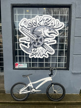 Load image into Gallery viewer, **USED** Yess Bendy Custom Race Bike - 21.5” TT
